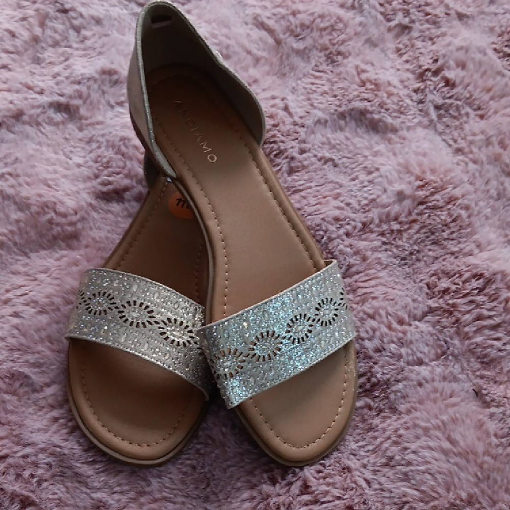 Mossimo Supply Co Gold and Cream Sandals with Intricate Design